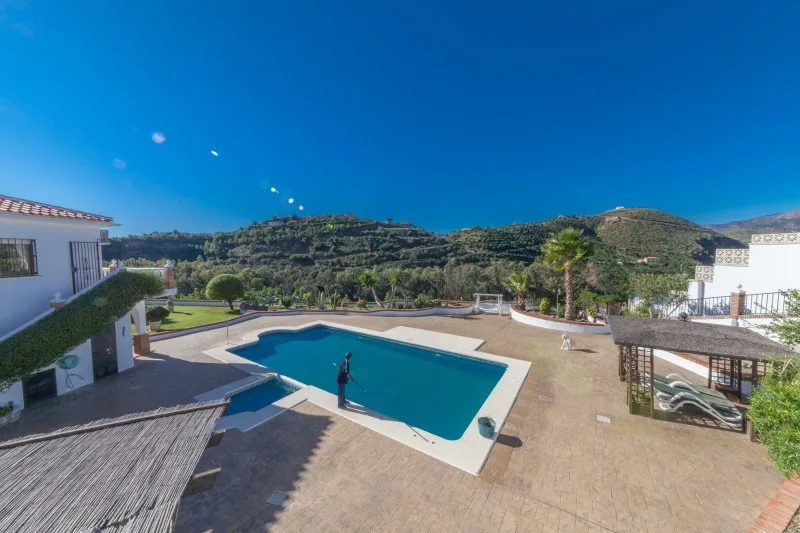 Hotel for sale Atalaya