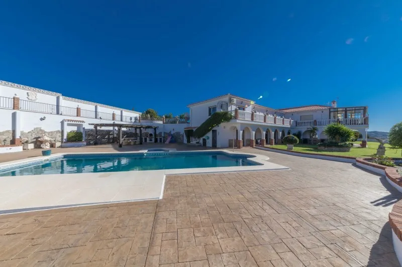 Hotel for sale Atalaya